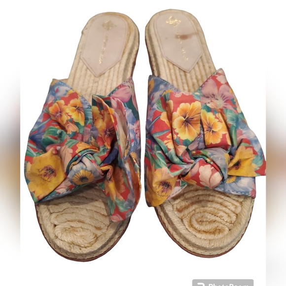 ANTONIO MELANI Shoes - Antonio Melani Devin flower bow sandal